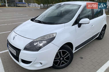 Минивэн Renault Scenic 2010 в 