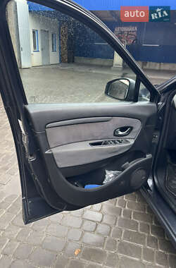Минивэн Renault Scenic 2011 в 