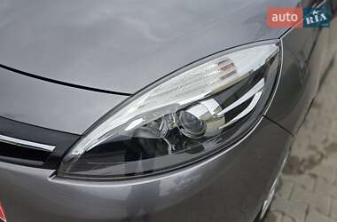 Минивэн Renault Scenic 2012 в 