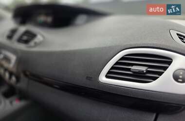 Минивэн Renault Scenic 2012 в 