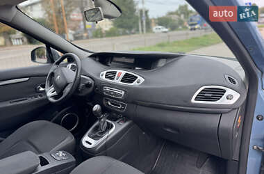 Минивэн Renault Scenic 2010 в 