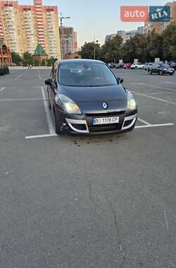 Минивэн Renault Scenic 2011 в 