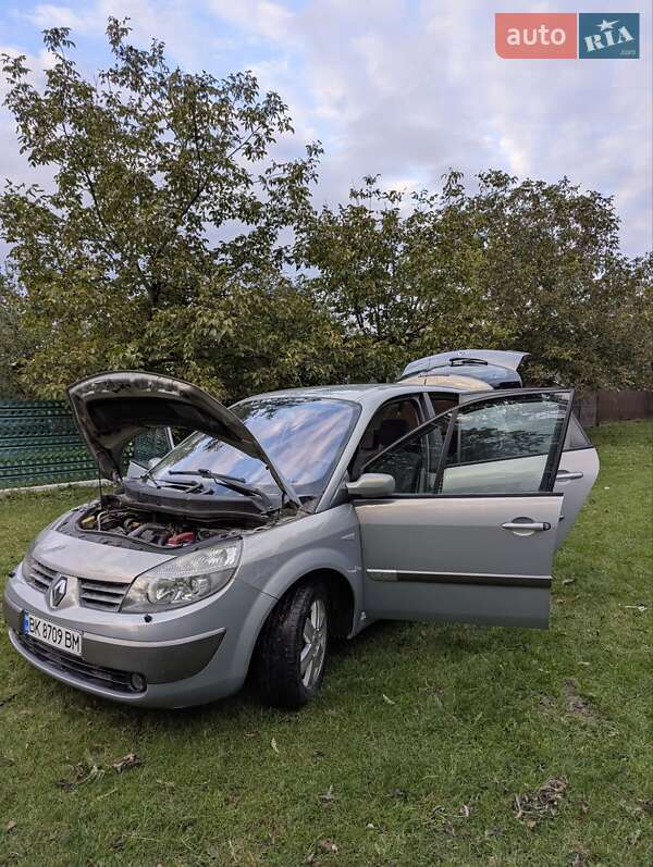 Минивэн Renault Scenic 2005 в 