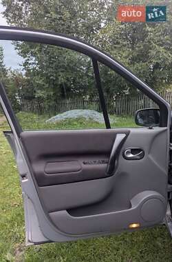 Минивэн Renault Scenic 2005 в 