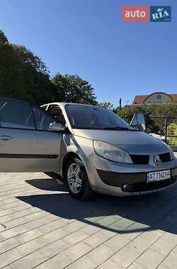 Минивэн Renault Scenic 2004 в Долине