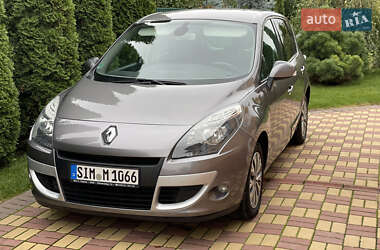 Минивэн Renault Scenic 2011 в 