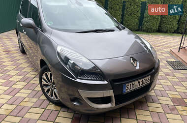 Минивэн Renault Scenic 2011 в 