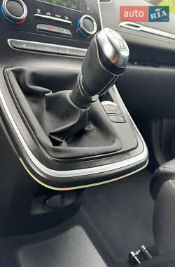Минивэн Renault Scenic 2016 в 