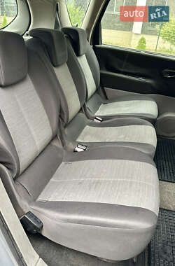 Минивэн Renault Scenic 2004 в 
