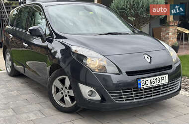 Минивэн Renault Scenic 2011 в 