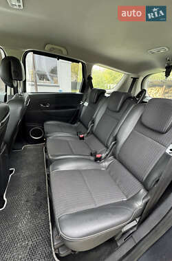 Минивэн Renault Scenic 2011 в 