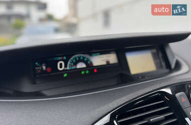 Минивэн Renault Scenic 2011 в 