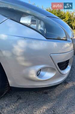 Минивэн Renault Scenic 2010 в 