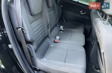 Минивэн Renault Scenic 2015 в 