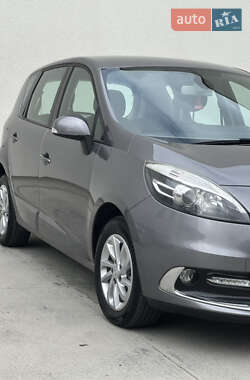 Минивэн Renault Scenic 2012 в 