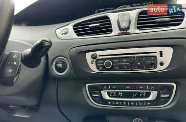 Минивэн Renault Scenic 2012 в 
