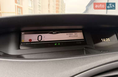 Минивэн Renault Scenic 2012 в 