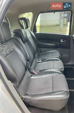 Минивэн Renault Scenic 2005 в 