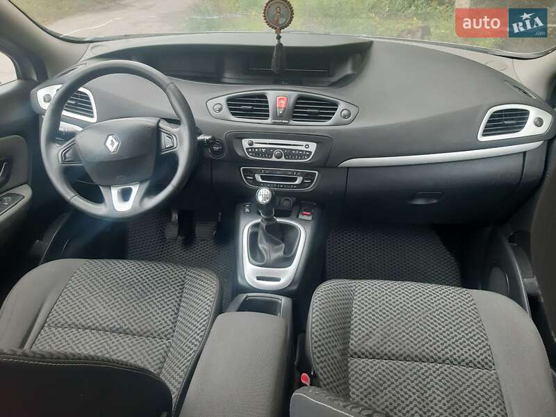 Минивэн Renault Scenic 2011 в Хороле