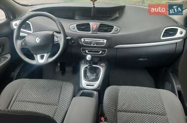 Минивэн Renault Scenic 2011 в 