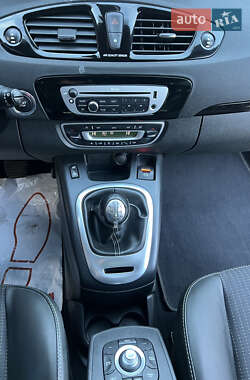 Минивэн Renault Scenic 2012 в 