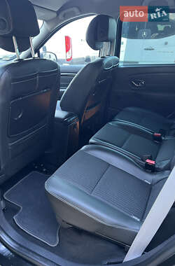Минивэн Renault Scenic 2012 в 