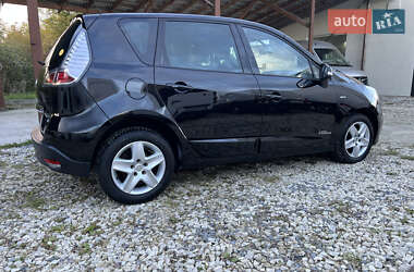 Минивэн Renault Scenic 2012 в 
