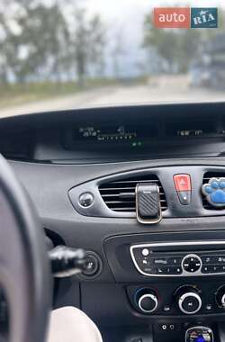 Минивэн Renault Scenic 2010 в 