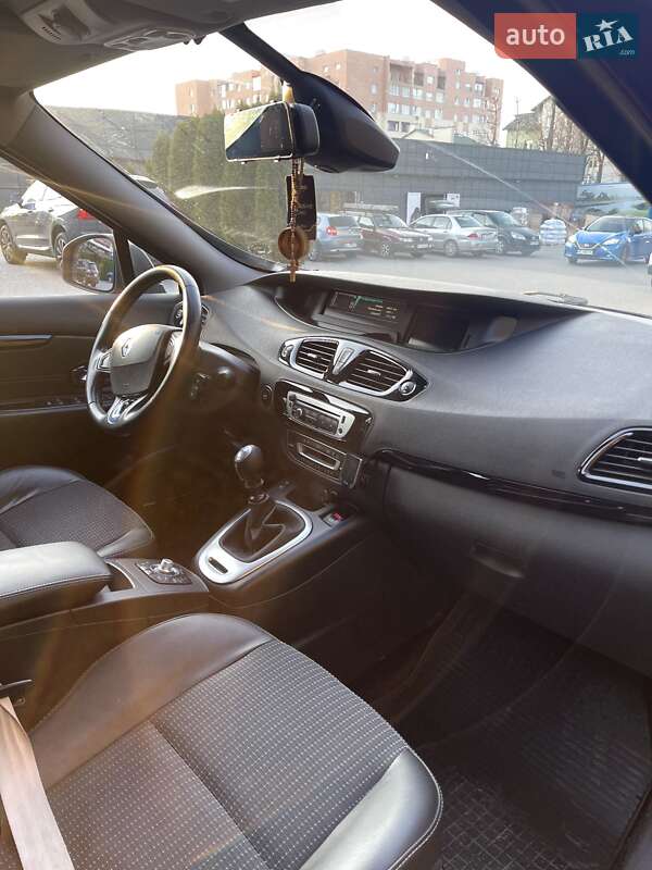 Минивэн Renault Scenic 2013 в 