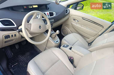 Минивэн Renault Scenic 2010 в 