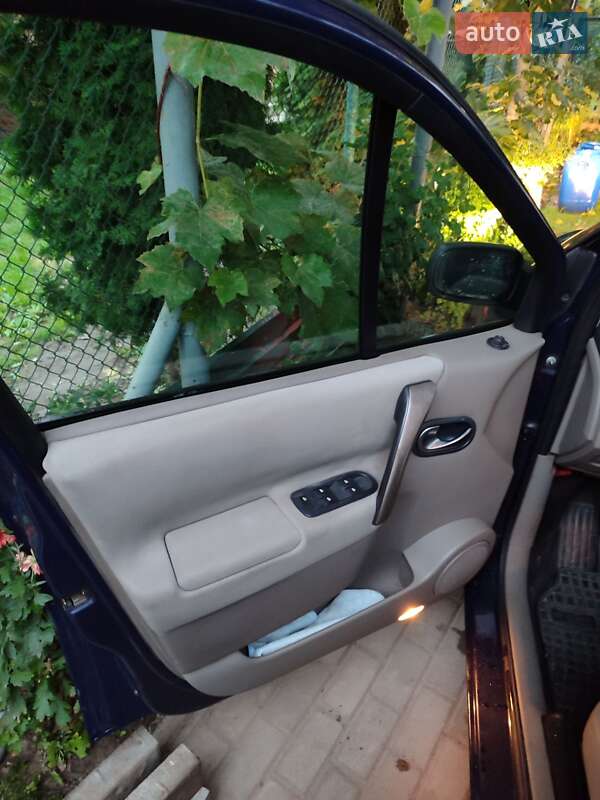 Мінівен Renault Scenic 2006 в Луцьку