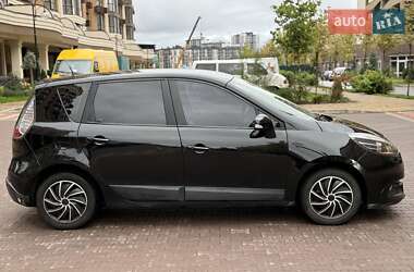 Минивэн Renault Scenic 2012 в 
