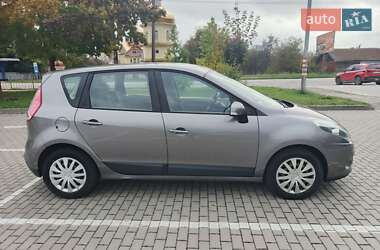 Минивэн Renault Scenic 2010 в 
