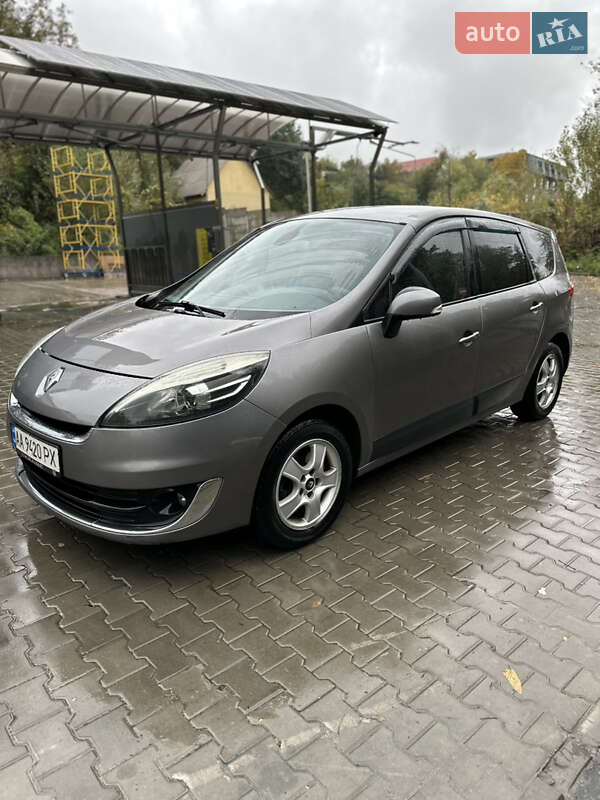 Минивэн Renault Scenic 2012 в 
