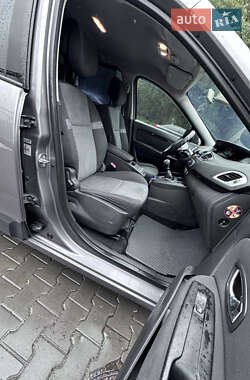 Минивэн Renault Scenic 2012 в 
