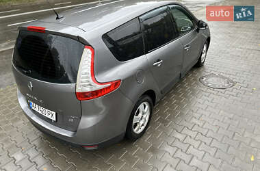 Минивэн Renault Scenic 2012 в 