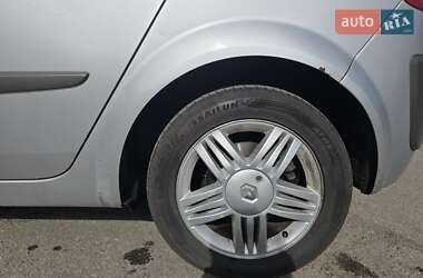 Минивэн Renault Scenic 2006 в  фото 3 Минивэн Renault Scenic 2006 в