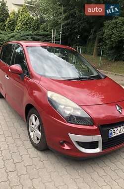 Минивэн Renault Scenic 2011 в 
