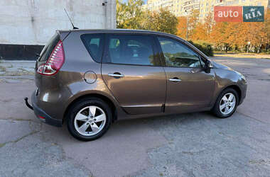 Минивэн Renault Scenic 2010 в 