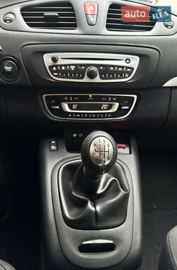 Минивэн Renault Scenic 2010 в 