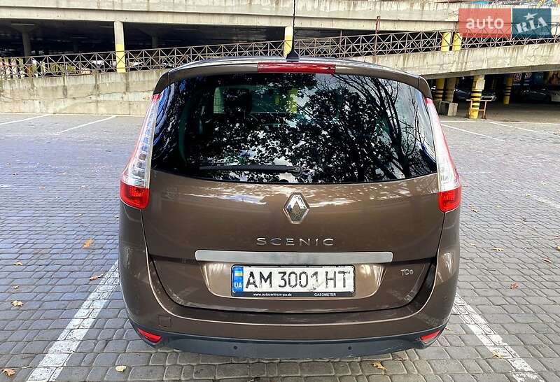 Минивэн Renault Scenic 2010 в 