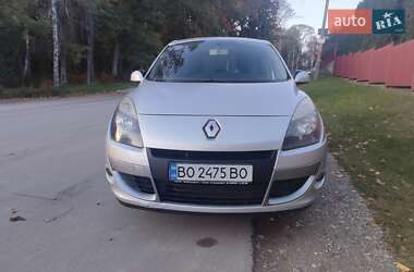 Минивэн Renault Scenic 2011 в 