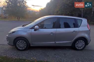 Минивэн Renault Scenic 2011 в 