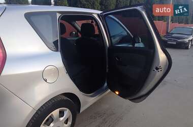 Минивэн Renault Scenic 2011 в 