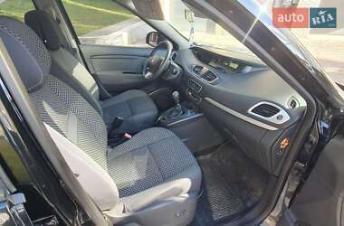 Минивэн Renault Scenic 2011 в 