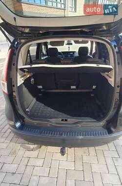 Минивэн Renault Scenic 2011 в 