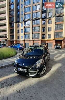 Минивэн Renault Scenic 2011 в 