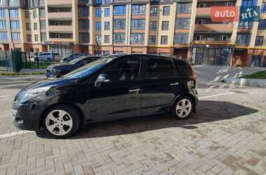 Минивэн Renault Scenic 2011 в 