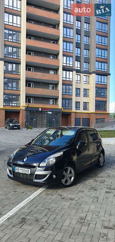 Минивэн Renault Scenic 2011 в 