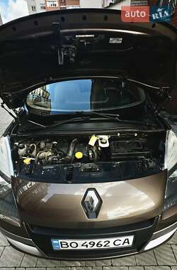 Минивэн Renault Scenic 2011 в 